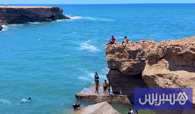 السباحة بين صخور “لمريسة” السباحة بين صخور “لمريسة”
