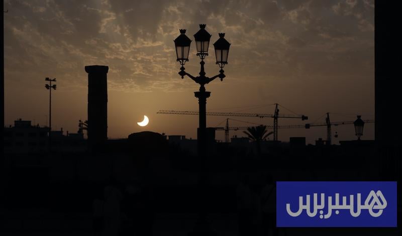 ناسا 18 الكسوف الجزئي للشمس يطبع سماء المملكة.. ومواطنون يوثقون الظاهرة