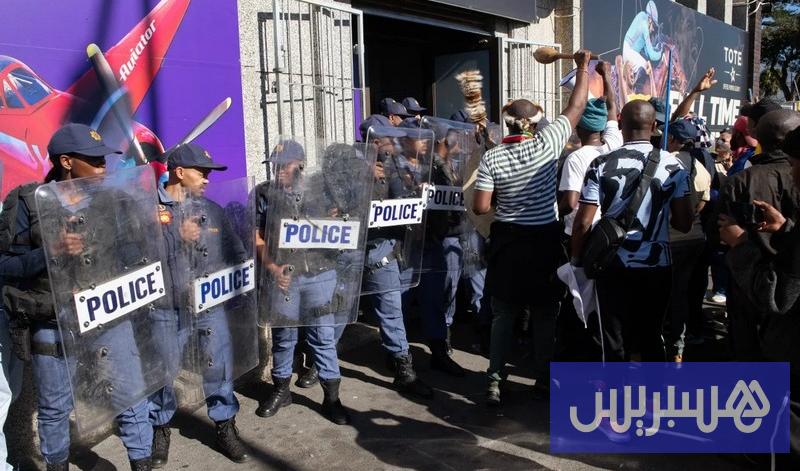 العنصرية تسلب حياة نيجيريين في جنوب إفريقيا العنصرية تسلب حياة نيجيريين في جنوب إفريقيا