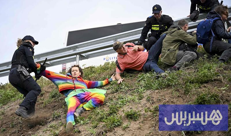 الاحتجاجات 15 شرطة هولندا تواجه متظاهرين متطرفين