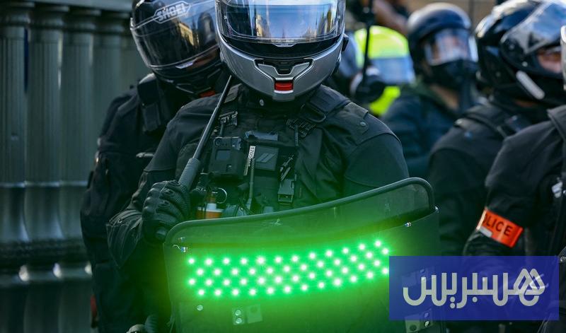فرنسا تختبر دروعا ضوئية لتفريق المتظاهرين وسط انتقادات حقوقية فرنسا تختبر دروعا ضوئية لتفريق المتظاهرين وسط انتقادات حقوقية