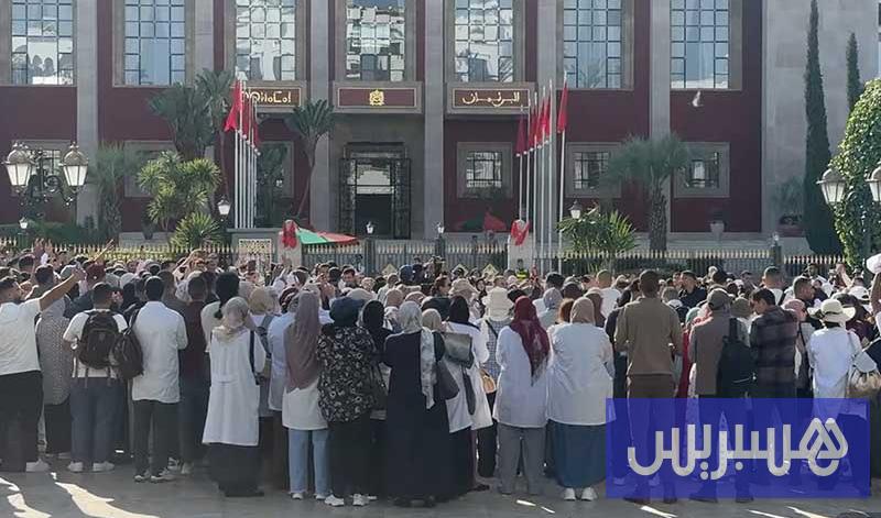 الزيادة في الأجور 19 أساتذة التعليم الأولي يحتجون