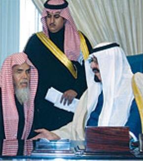 بيان مشبوه من وعاظ السلاطين
