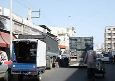درب عمر.. القلب النابض للحركة التجارية بالدار البيضاء يبحث عن حلة جديدة