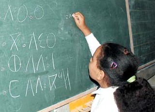 حدثنا الأمازيغي عثمان السعدي فقال : البربرية لهجة منحدرة من العربية