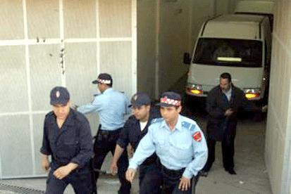 تفكيك عصابة بالبيضاء متورطة في عملية نصب واحتيال على تاجر مجوهرات