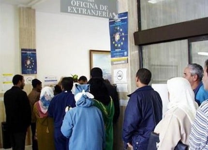 المغاربة يتصدرون الجاليات المقيمة قانونيا بإسبانيا