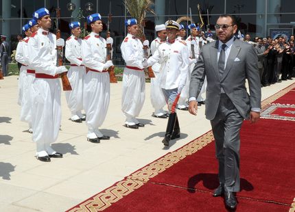 تغريم تاجرين صينيين يبيعان صور الملك