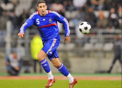 دوليون مغاربة يديرون ظهورهم للمنتخب الأول