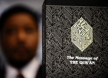 علماء دين مغاربة يدينون دعوة قس أمريكي إلى حرق القرآن