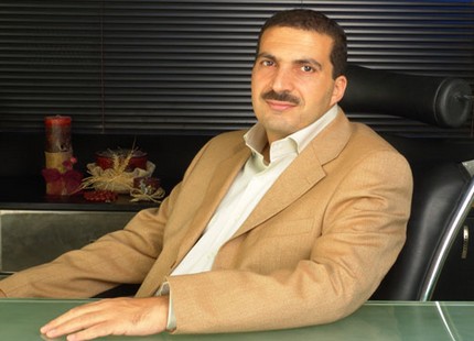 الداعية عمرو خالد ينفي مساندته حزب مبارك