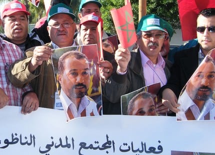 ريفيون يحتجون أمام سفارة الجزائر بالرباط