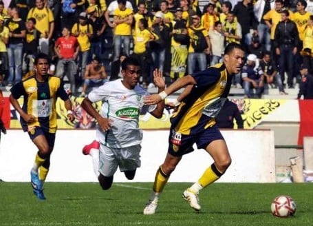 المغرب الفاسي يتقاسم الصدارة مع أولمبيك آسفي
