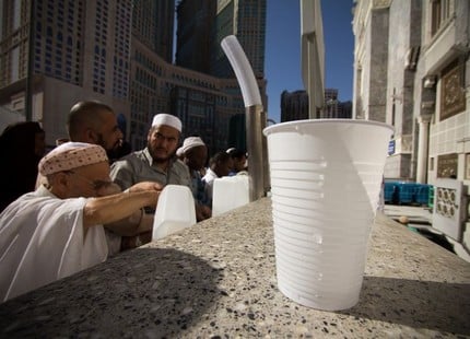 السعودية تنفي مزاعم إعلامية حول تلوث مياه زمزم