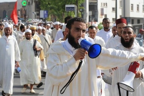 الحكومة تُقرّر الزيادة في أجُور الأئمّة والمُرشِدين