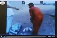 فيديو صادم.. شاب سعودي يتسلى بضرب عامل أجنبي