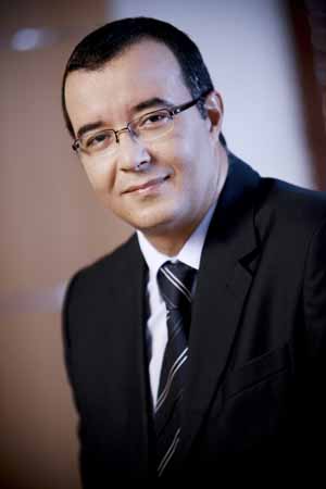 فؤاد الدويري وزير الطاقة والمعادن والماء والبيئة