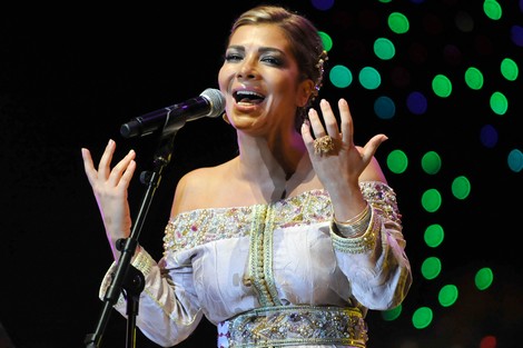 مغاربة يقاضون أصالة نصري بسبب "مدرسة لأطفال سوريا"