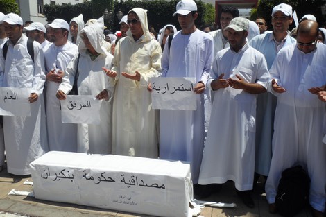 مُعطّلون يُصلُّون "الجنازة" على مصداقية حكومة بنكيران