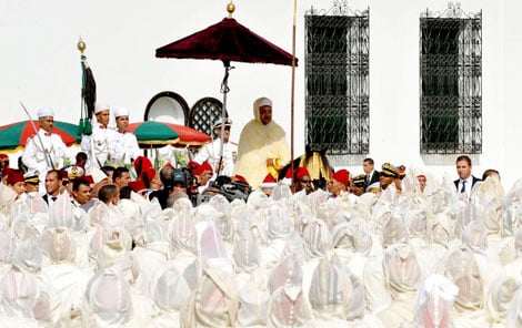 عن الطقوس المخزنية: كيف يسبق السلطان شخص الملك نحو العرش؟