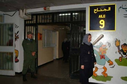 تقرير رسمي: مثليون بملابس وإكسسوارات نسوية في سجون بنهاشم