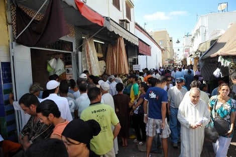 موائد وملابس المغاربة برمضان .. عادات راسخة وتقاليد تنقرض