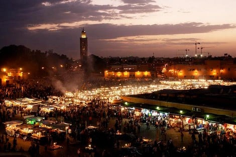 رصيف الصحافة: مدينة "7 رجال" تتحول إلى قبلة لعارضات "عاريات"