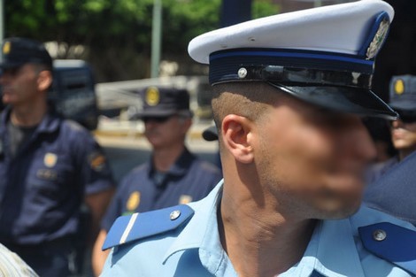 توقيف 57 شرطيا وجمركيّا لأمر الملك بالتحقيق في "مضايقة الجالية"
