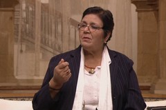 فرنسا توشّح الناشطة الاجتماعيّة عائشة الشنا