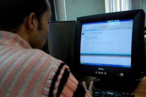 عندما تتحول مقاهي الأنترنت إلى فضاء لاقتناص اللحظات الحميمية