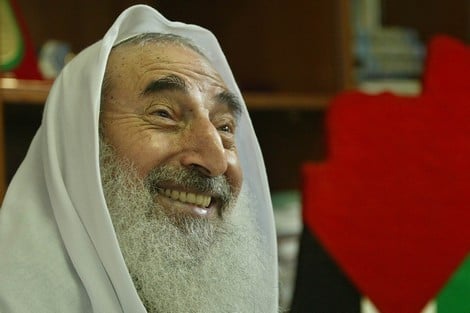 أحمد ياسين.. سيرة "المُقعَد" الذي أسّس "حماس" لتُرعب إسرائيل