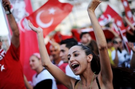 أردوغان يلجأ للاستفتاء لإخماد ثورة "تقسيم" الخضراء