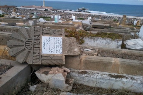 الجوهري: أموات مقبرة لَعْلو يطبَّقُ عليهم حُكمُ الإفْراغ ليُدفَن آخرون