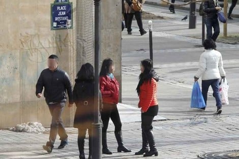 مومسَات مغربيَّات وجزائريَّات يعارضن تجريم زبنائهنَّ في فرنسا