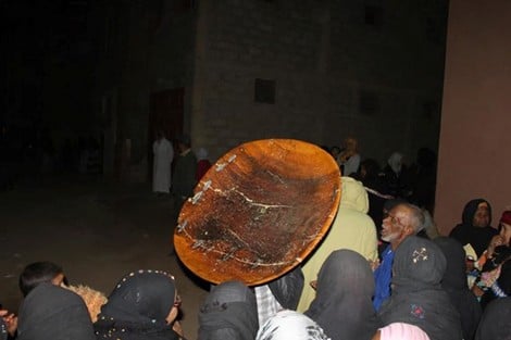 قصعة " تتوعد بالعمى" من يحدّق فيها يوم المولد النبوي