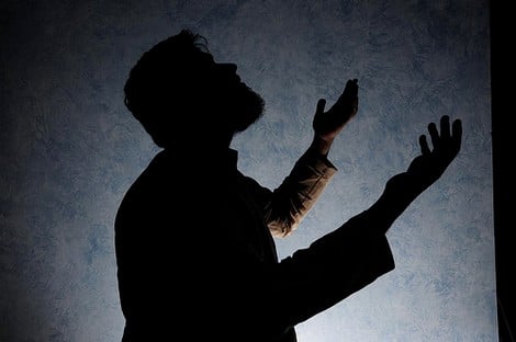 كيف نشأت صناعة ومعايير مهنة الإمامة في الإسلام؟