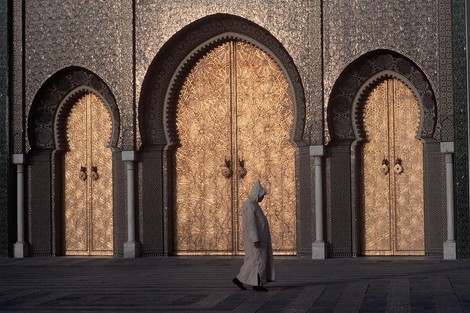 رصيف الصحافة: مؤنسون و"حلايقيَّة" داخل قصور الحسن الثاني
