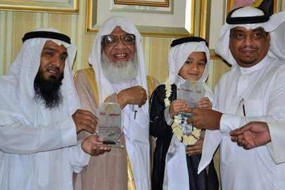 طفل في السادسة يحفظ القرآن الكريم كاملا