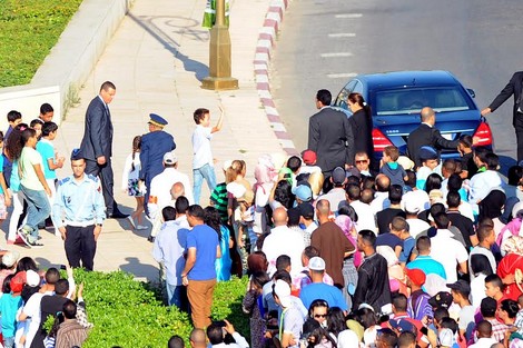 ولي العهد يفاجئ سكان العدوتين بحضور الاستعراضات الجوية