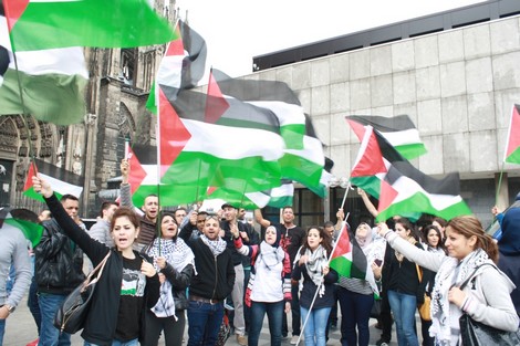 أرض الألمان تتحدث العربية عن عُدوان إسرائيل و"انقلاب السيسي"