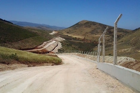 المغرب يقرر زيادة طول السياج الحدودي مع الجزائر