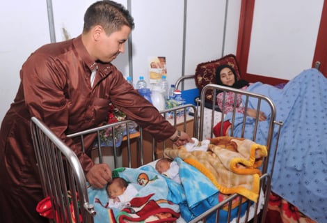 ذوو أريحيّة يخففون محنة أسرة الـ5 توائم
