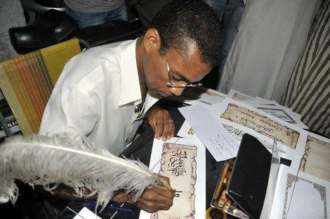 عمر حمداوي .. الزجال المغربي الذي رقص في عرس للذئاب
