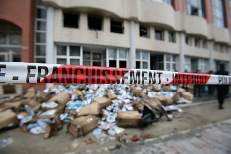 ساسة مغاربة يدينون التعامل مع "شارلي إيبدو" بالسلاح