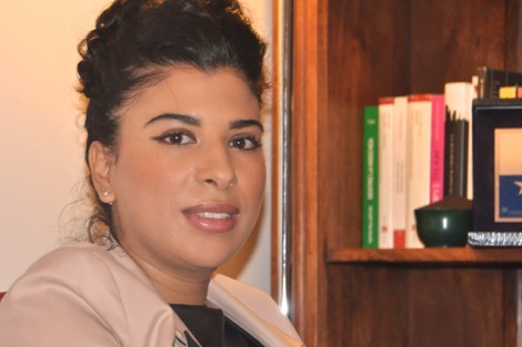 كريمَة موال .. مغربيّة ترافق "صاحبَة الجلاَلَة" برُومَا الإيطاليَّة