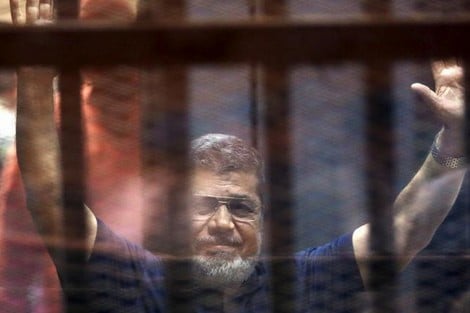 التلفزيون المصري: نوبة قلبية وراء وفاة مرسي