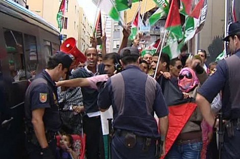 انفصاليون ونشطاء إسبان يقتحمون قنصلية المغرب بلاس بالماس