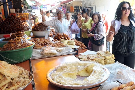 أصناف الأكلات الرمضانية .. الشباكية سيدة المائدة البيضاوية