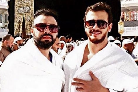 مشاهير عرب يتعبدون في الأماكن المقدسة