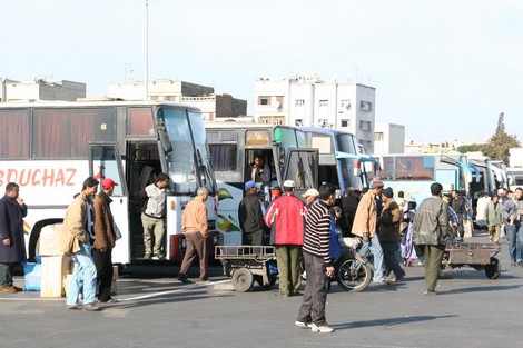 العطلة و"الغازوال" والفوضى وراء التلاعب بأسعار تذاكر الحافلات